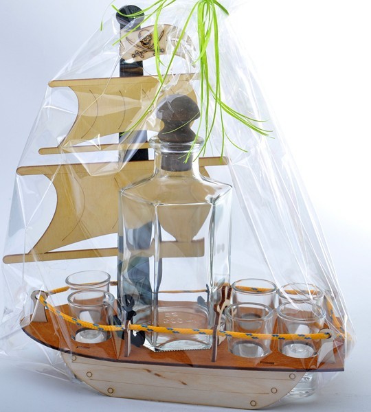 Suvenyras laivas su stikliukais